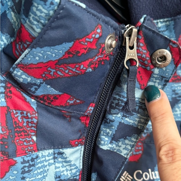 COLUMBIA BOYS WATERPROOF JACKET. ZIP-IN WINDPROOF, ZIPPERED POCKETS JACKET. - Picture 5 of 14